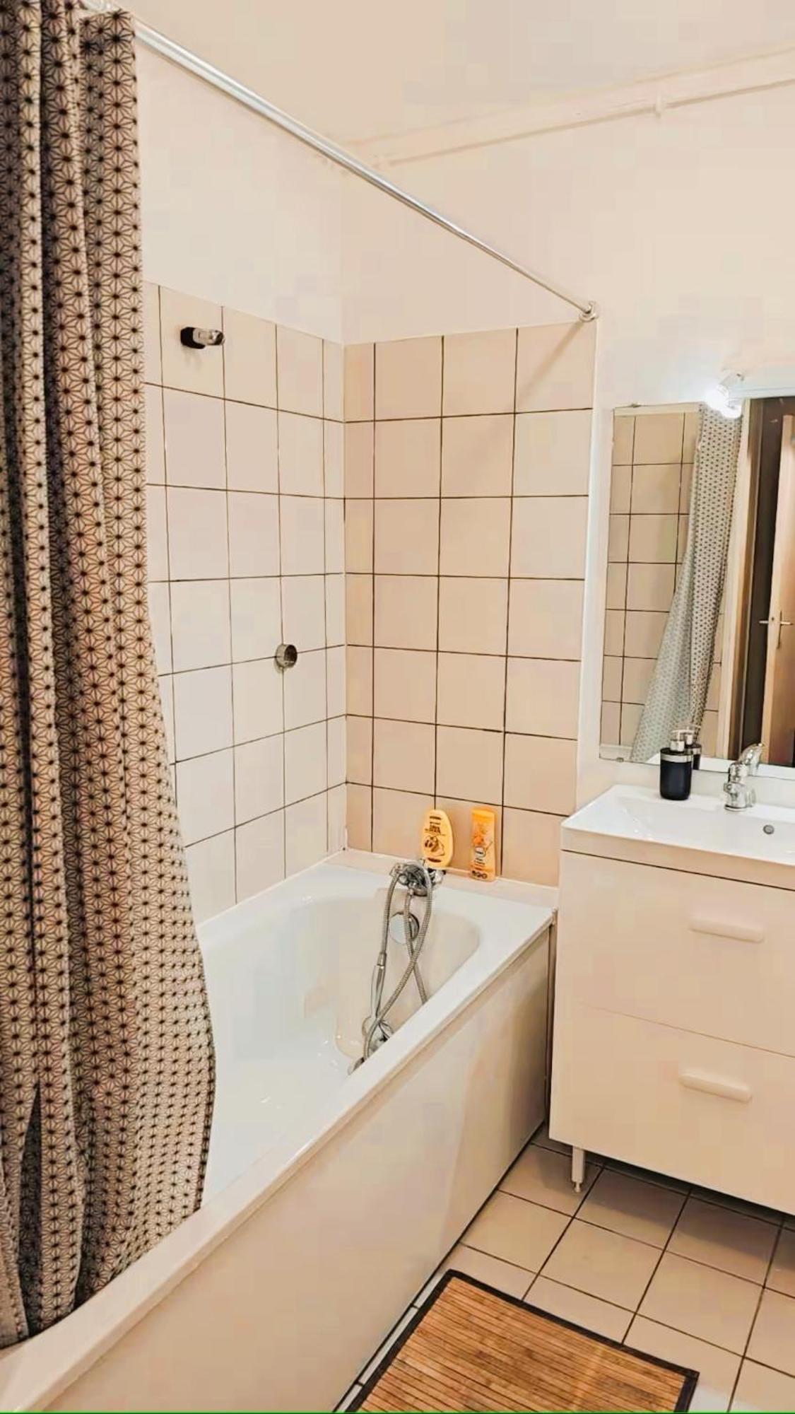 Mini-Studio Avec Kitchenette Ou Chambre Confort Avec Frigo Et Tv - Parking En Option Sur Resa ! ชาวิลล์ ภายนอก รูปภาพ